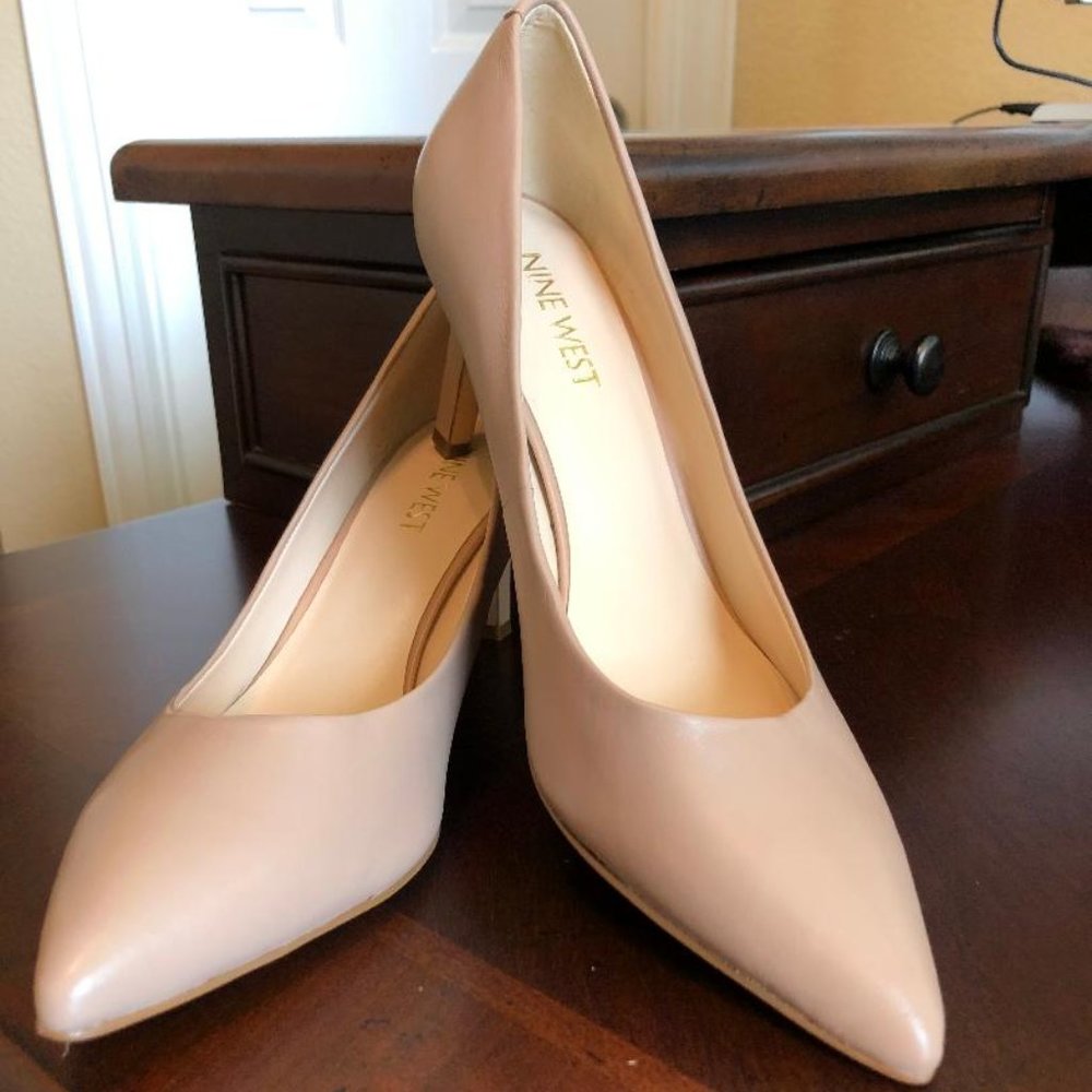 NINE WEST BEIGE PUMPS SZ. 8M